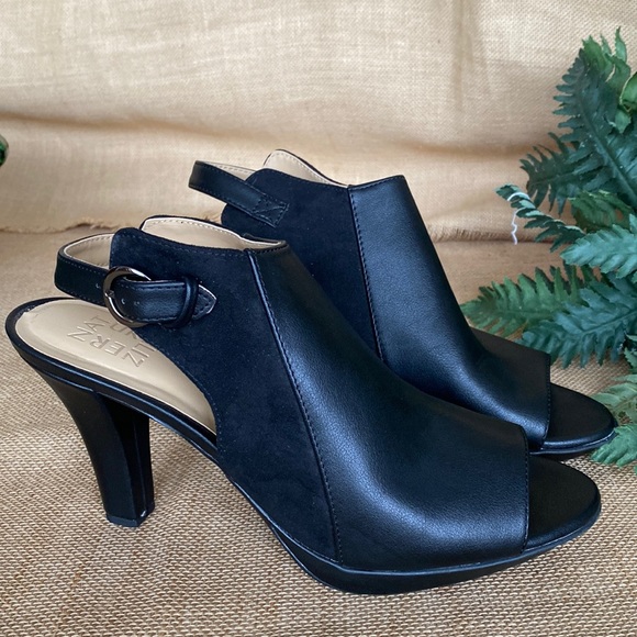 naturalizer dawn leather platform shootie